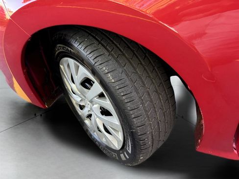 Used 2018 Toyota Corolla LE image 26