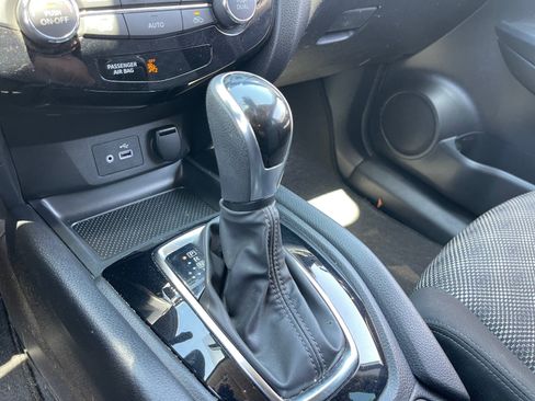 Used 2022 Nissan Rogue Sport SV FWD image 15