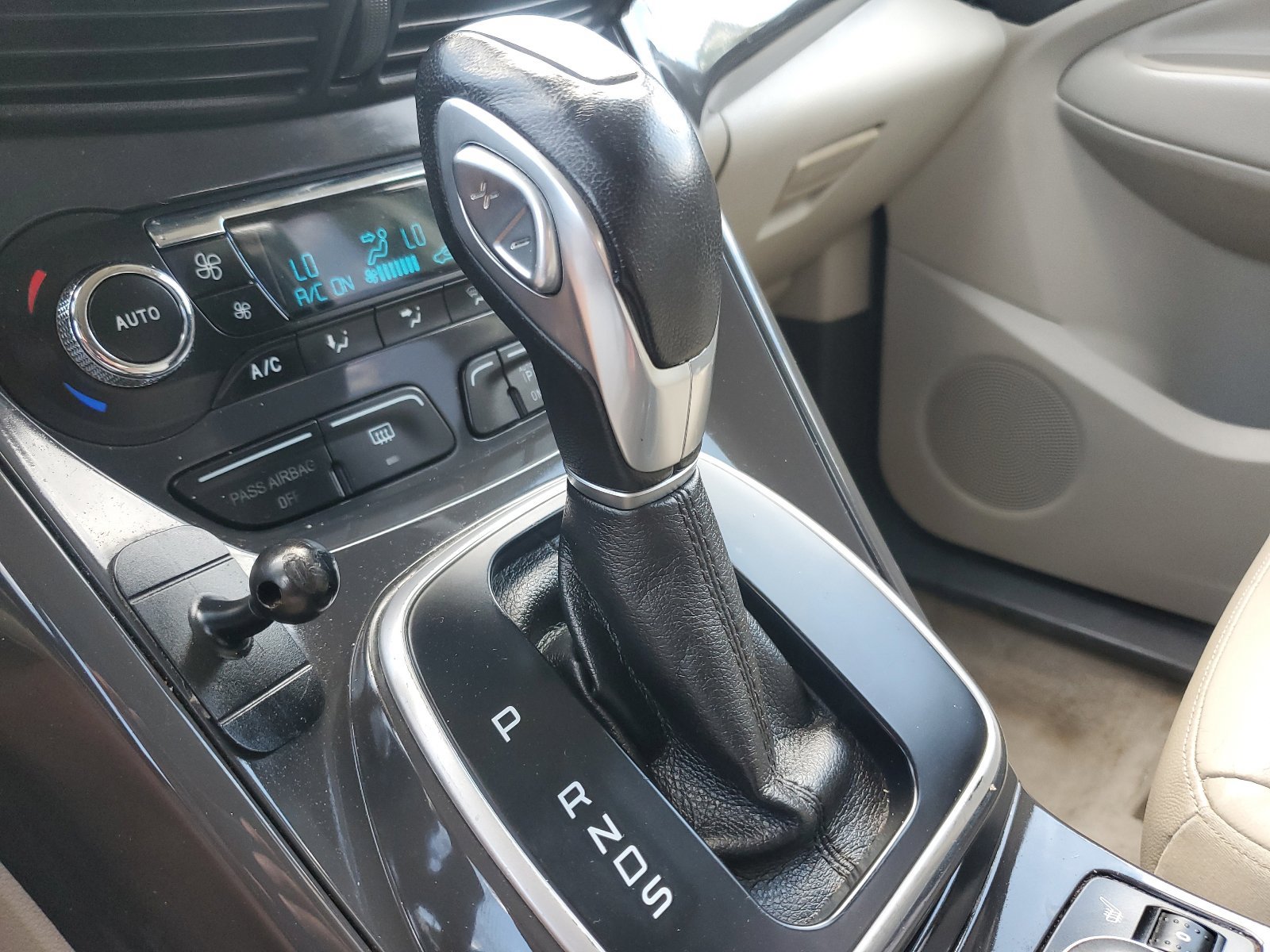 Used 2014 Ford Escape Titanium w/ Equipment Group 401A FWD image 30