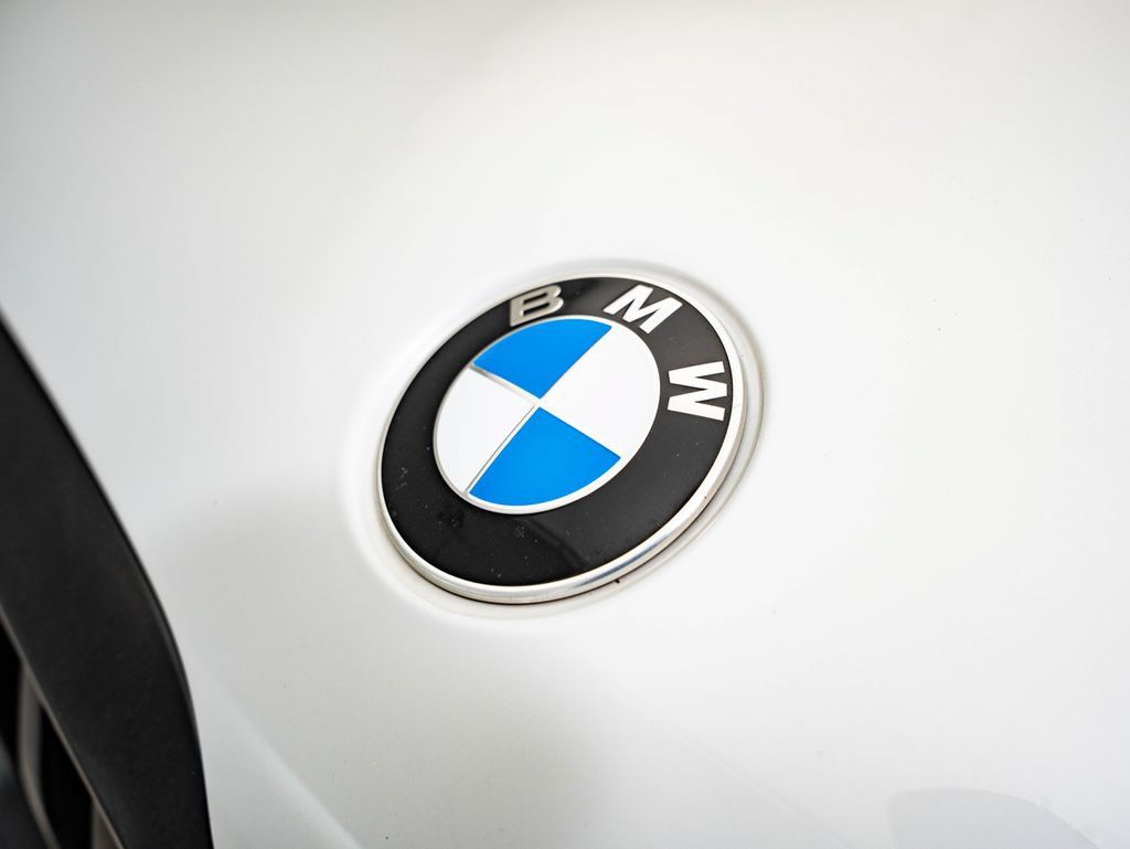 Used 2025 BMW X5 xDrive40i w/ M Sport Package AWD/4WD image 3