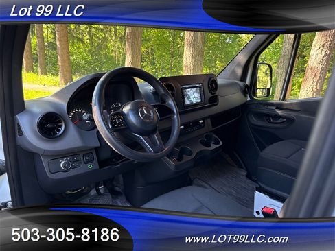 Used 2019 Mercedes-Benz Sprinter 170 image 38