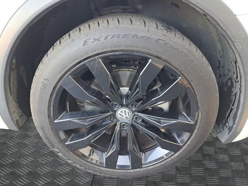 Used 2021 Volkswagen Tiguan SE FWD image 21