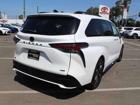 Certified 2026 Toyota Sienna XSE FWD image 16