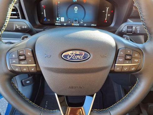 Used 2025 Ford Maverick Lobo image 10