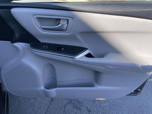Used 2015 Toyota Camry LE image 44