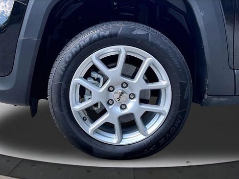 Certified 2022 Jeep Renegade Latitude AWD/4WD image 32