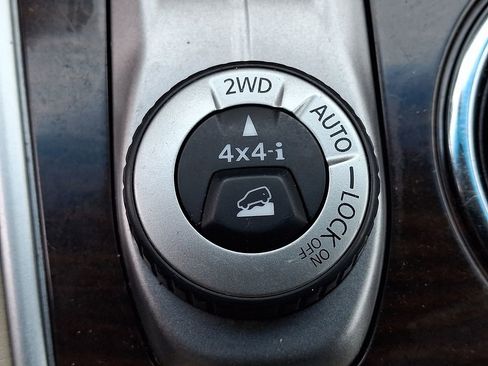 Used 2016 Nissan Pathfinder Platinum image 29