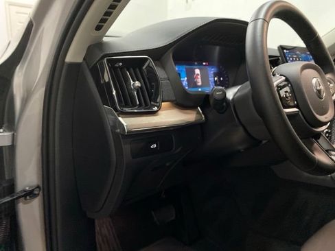 Used 2025 Volvo XC90 B6 Plus AWD/4WD image 38