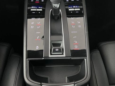 Certified 2022 Porsche Macan S image 35