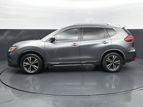 Used 2017 Nissan Rogue SL w/ SL Premium Package FWD image 2