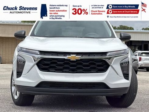 Used 2025 Chevrolet Trax LS FWD image 4