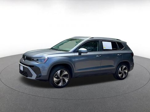 Used 2026 Volkswagen Taos SE AWD/4WD image 8