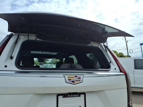 Used 2023 Cadillac Escalade Premium Luxury w/ LPO, Floor Liner Package AWD/4WD image 8