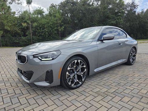 Used 2025 BMW 230i Coupe w/ Convenience Package image 3