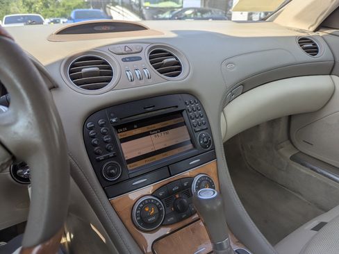 Used 2009 Mercedes-Benz SL 550 2dr Roadster 5.5L V8 image 18