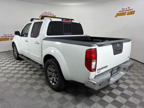 Used 2015 Nissan Frontier SL w/ Moonroof Package RWD image 3