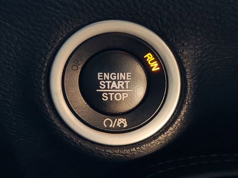 Used 2022 Dodge Challenger SXT image 21