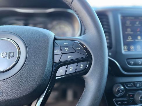 Used 2023 Jeep Cherokee Altitude Lux image 25