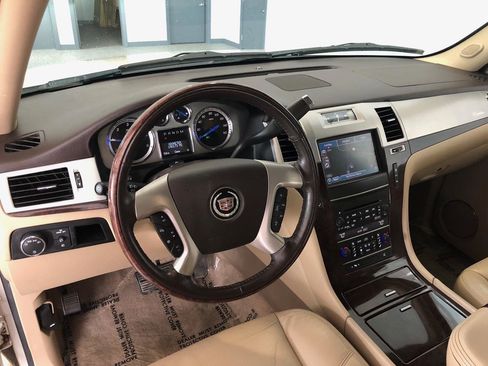 Used 2011 Cadillac Escalade Premium AWD/4WD image 13