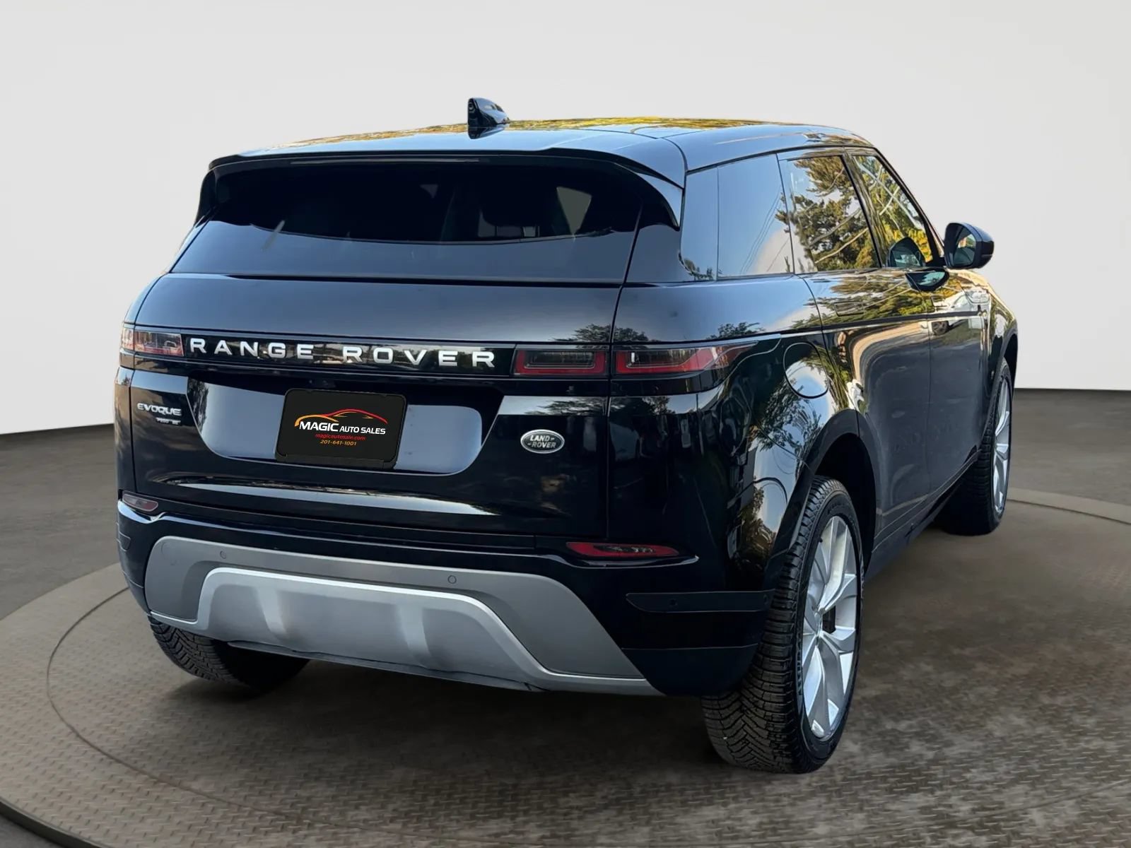 Used 2020 Land Rover Range Rover Evoque SE AWD/4WD image 10