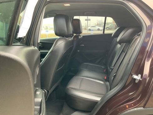 Used 2022 Chevrolet Trax LT w/ LT Convenience Package image 19