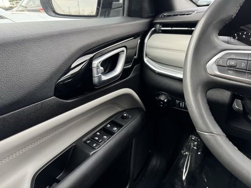 Used 2024 Jeep Compass Limited image 29