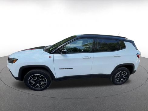 Used 2025 Jeep Compass Trailhawk AWD/4WD image 7