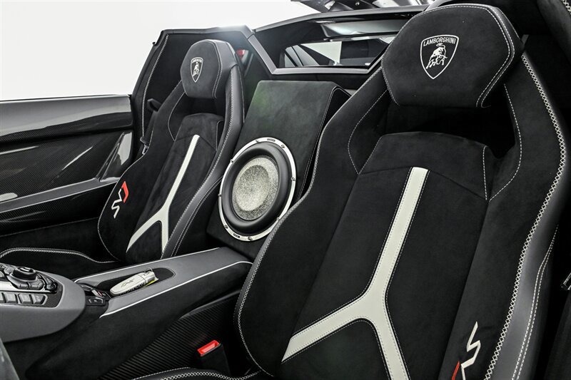 Used 2020 Lamborghini Aventador SVJ AWD/4WD image 44