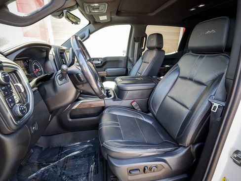 Used 2020 Chevrolet Silverado 1500 High Country w/ Technology Package AWD/4WD image 14