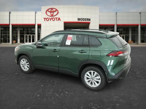 New 2026 Toyota Corolla Cross LE w/ Moonroof Package FWD image 8