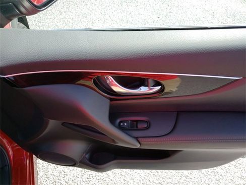 Used 2018 Nissan Rogue Sport SL w/ SL Premium Package image 41