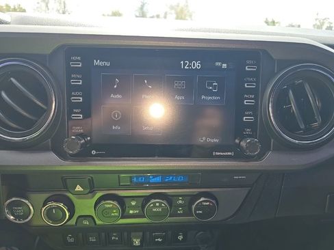 Used 2022 Toyota Tacoma TRD Off-Road w/ Technology Package image 18