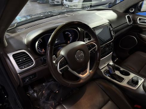 Used 2019 Jeep Grand Cherokee Summit w/ Skid Plate Group AWD/4WD image 18