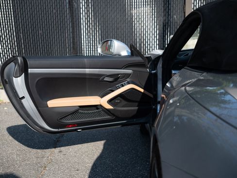 Used 2019 Porsche 911 Speedster RWD image 38
