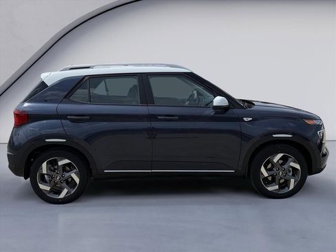 New 2026 Hyundai Venue SEL image 6