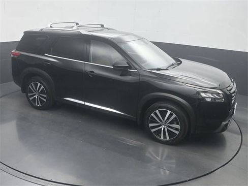 Used 2025 Nissan Pathfinder Platinum w/ Black Appearance Package image 19