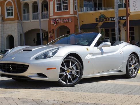 Used 2011 Ferrari California image 9