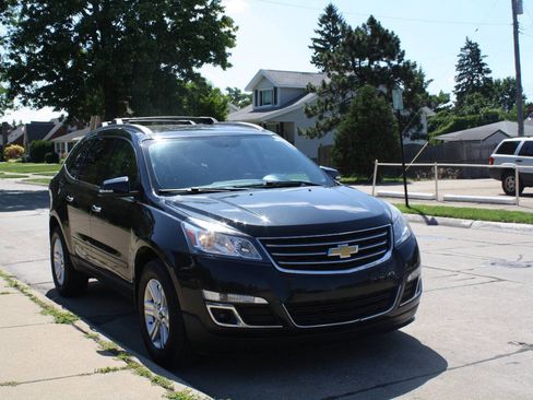 Used 2014 Chevrolet Traverse LT AWD/4WD image 3