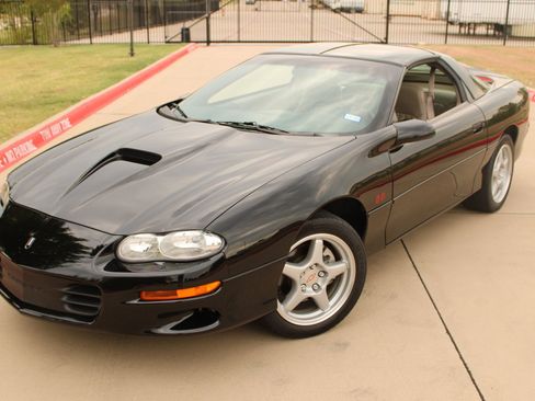 Used 1999 Chevrolet Camaro Z28 w/ SS Performance/Appearance Pkg RWD image 2