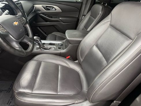 Used 2023 Chevrolet Traverse LT w/ LT Premium Package FWD image 14