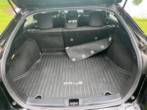 Used 2017 Toyota Prius Two w/ Prius Two Safety Plus Package FWD image 10