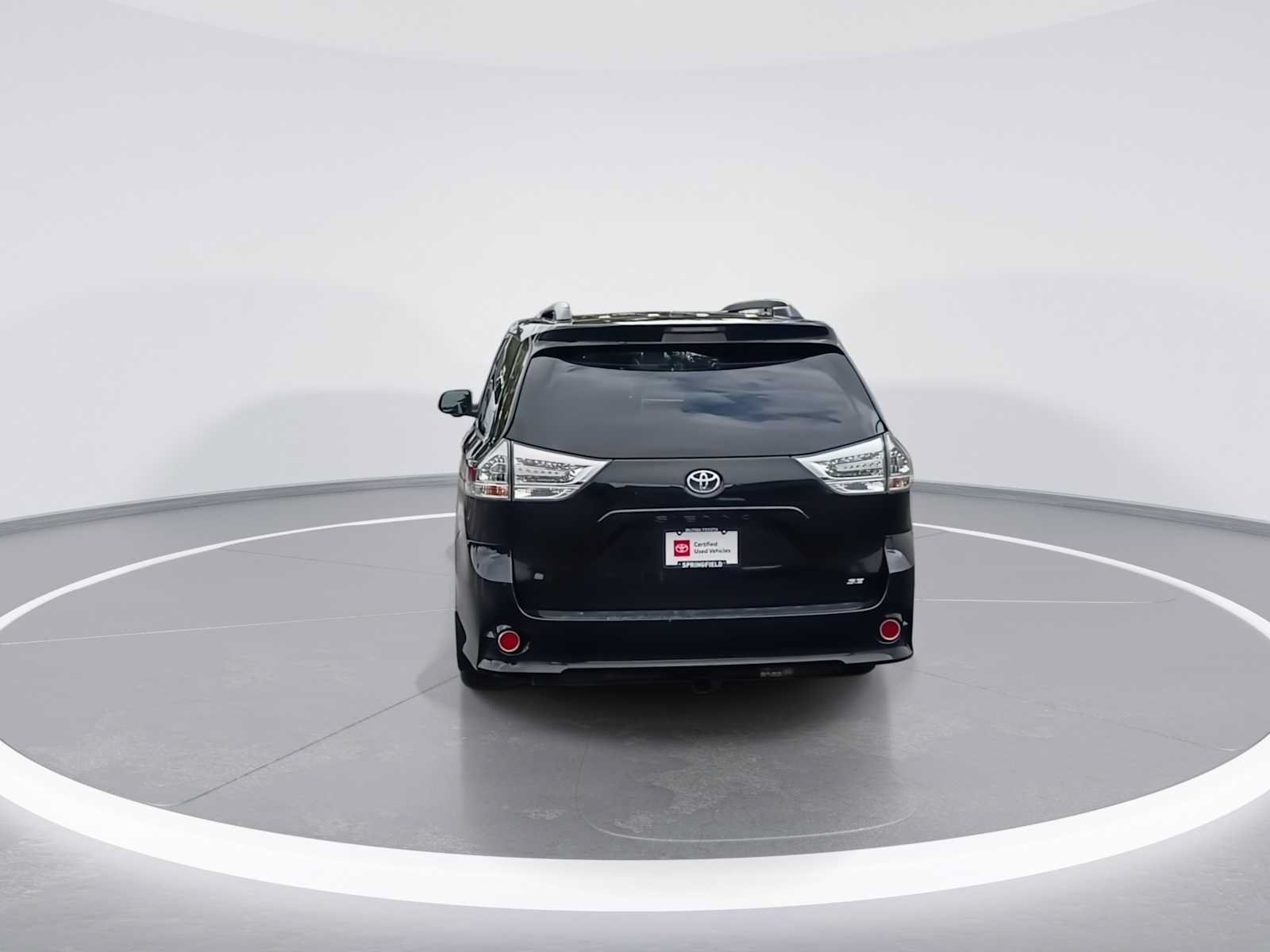 Certified 2017 Toyota Sienna SE w/ SE Preferred Package FWD image 7