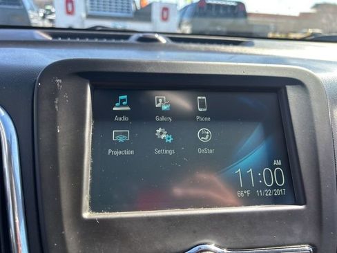 Used 2018 Chevrolet Equinox LT image 23