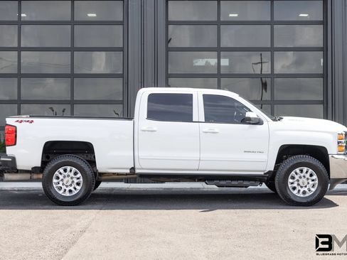 Used 2019 Chevrolet Silverado 2500 LT AWD/4WD image 9
