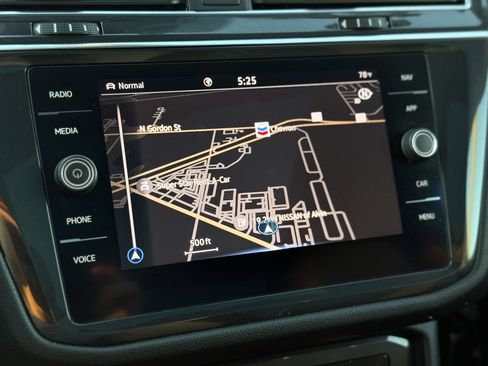 Used 2022 Volkswagen Tiguan SEL R-Line image 18