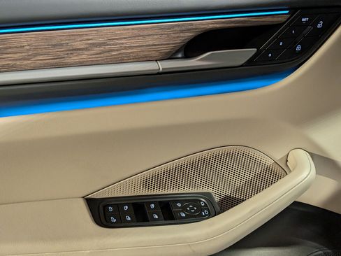 New 2026 Porsche Macan 4 Electric image 18