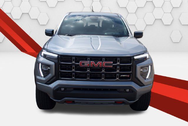 Used 2025 GMC Canyon AT4 w/ AT4 Premium Package AWD/4WD image 9