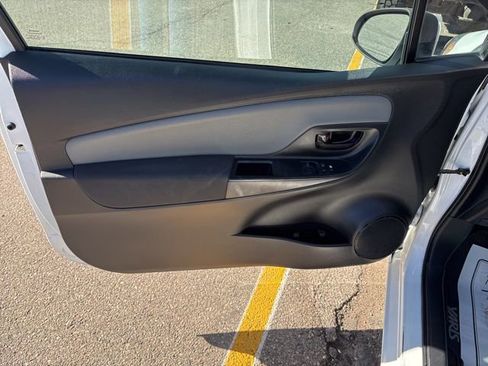 Used 2018 Toyota Yaris L image 14