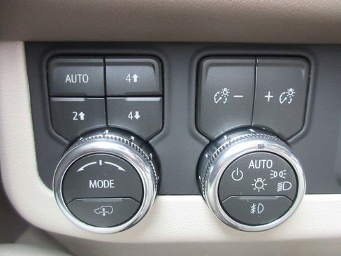 New 2026 GMC Yukon XL Denali w/ Denali Reserve Package AWD/4WD image 17