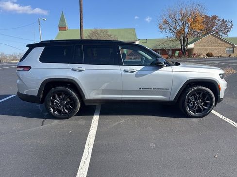 New 2025 Jeep Grand Cherokee L Limited w/ Trailer Tow Package image 8